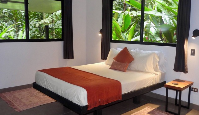 Quiet, private, Jungle House - 4x4 Required
