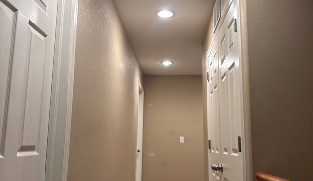 Quiet Private Room Near COS Airport, Military Bases & Downtown