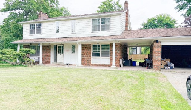 Quiet Queen Bedroom with Private Bathroom near Steeles Bayview