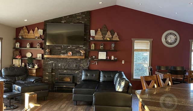 Quiet relaxing home on acreage just minutes from Sylvan Lake