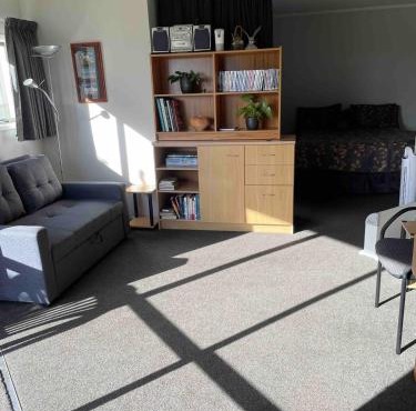 Quiet restful unit with seaviews