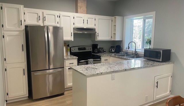Quiet retreat close to beach/Lakes, Mt Washington and many more exciting places