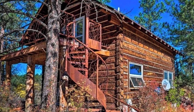 Quiet, romantic log cabin on 20 acres in pristine Black Hills National Forest.