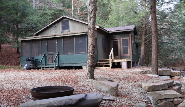 Quiet setting along a beautiful mountian stream!