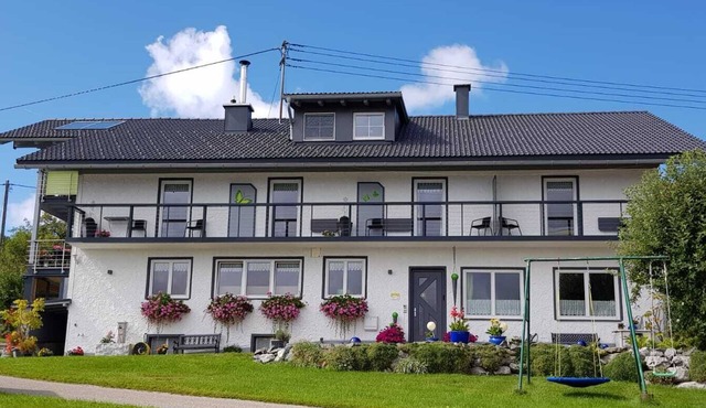 quiet site, central starting point for excursions and hikes