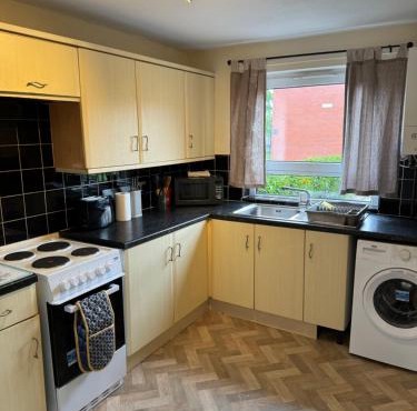 Quiet, Sleeps 13, 2 bathrooms, 4 Parking, KIA2