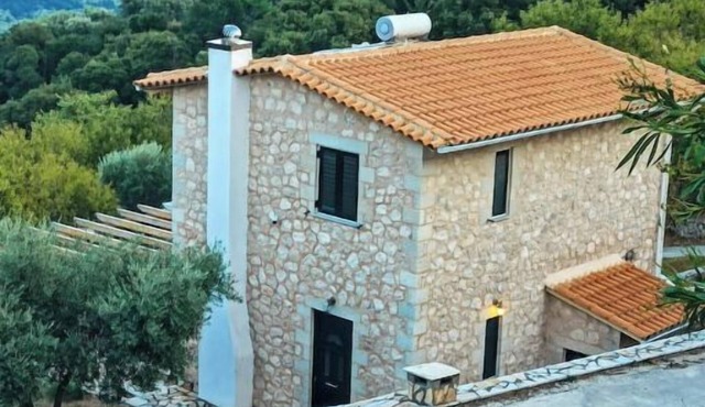 Quiet, solar-powered house in the heart of nature Pets welcome
