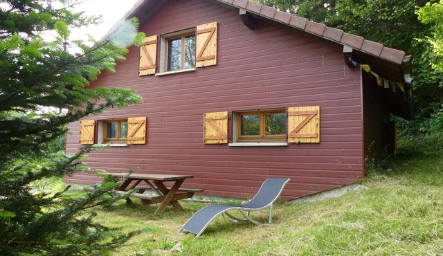 Quiet, south-facing chalet with mountain views