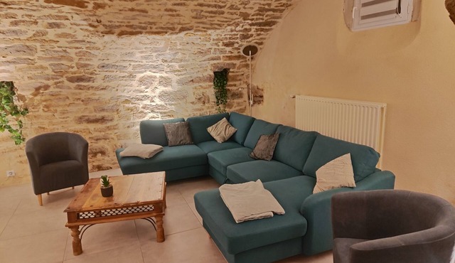 Quiet, spacious, fully-equipped cottage ideal for families, groups and hikers (lovely view).