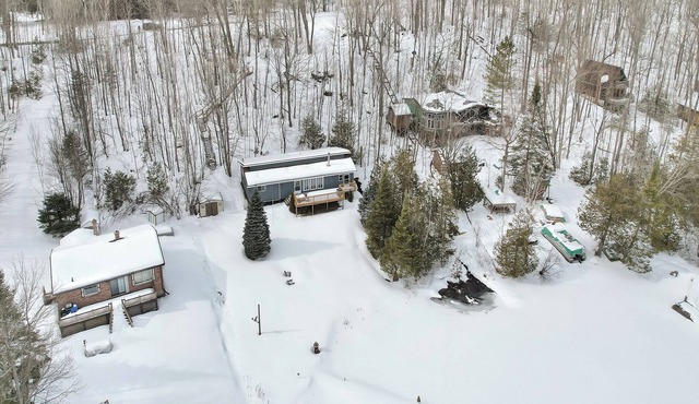 Quiet Spacious Gorgeous Lakefront Cottage!