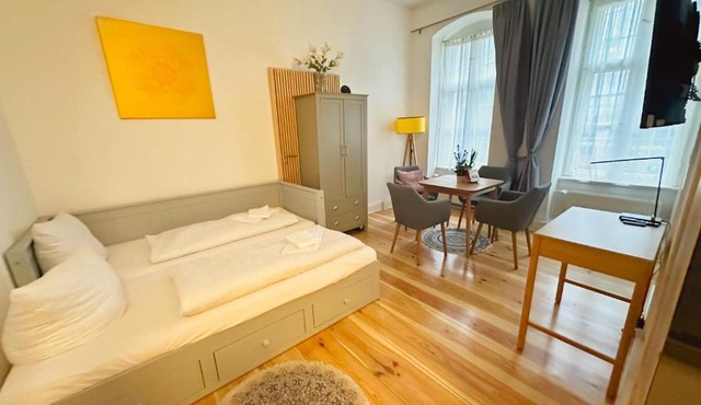 Quiet Studio with Kitchen & Washer-Dryer Prenzlauer Berg