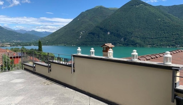 Quiet sunny apartment with great panoramic terrace.