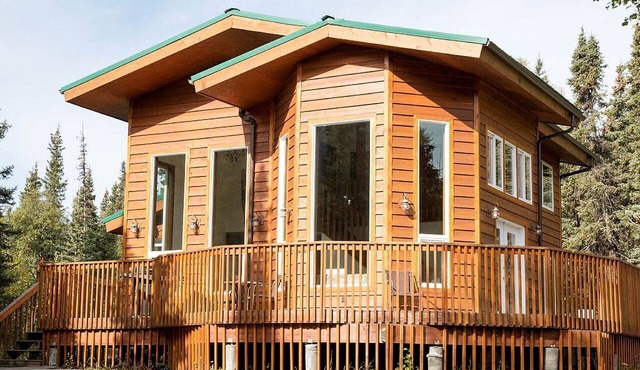 Quiet Tree House-Style Cabin in the Chugach National Forest, Alaska