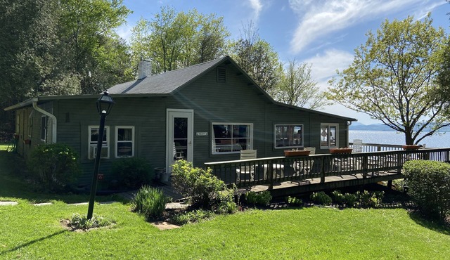 Quiet Vacation Cottage on Lake Champlain Deck, Stairs to Beach. 4 BR/ Sleeps 6