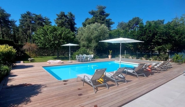 Quiet villa between pine forest and ocean.