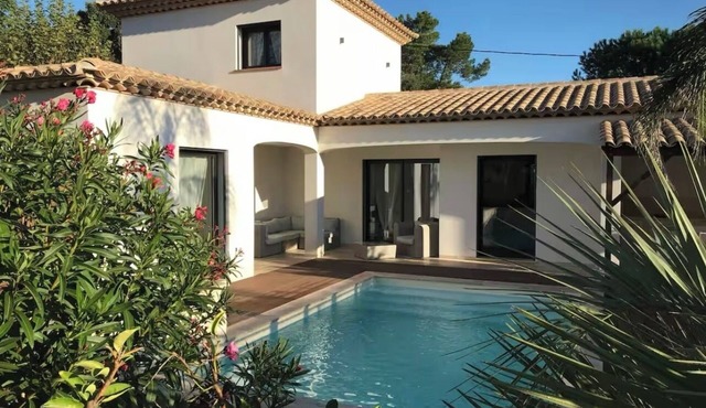 Quiet villa, view of the hills near the sea, heated pool, CLIM