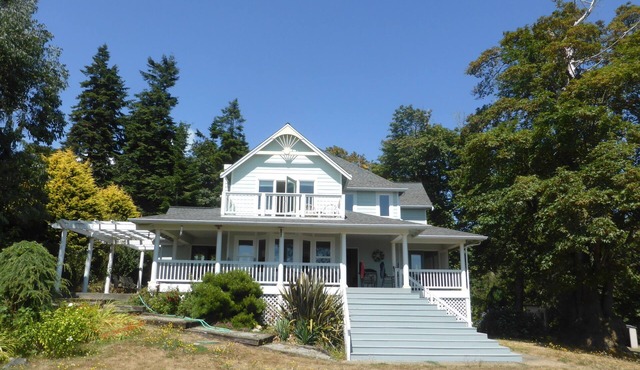 Quiet waterfront home in Indianola, Kitsap County, Seattle