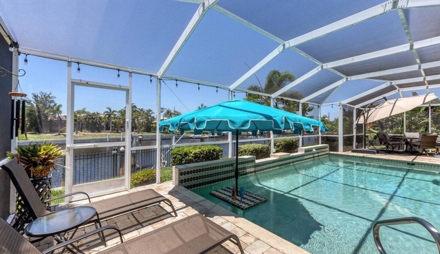 Quiet Waterfront Retreat Pool - Oversized Dock