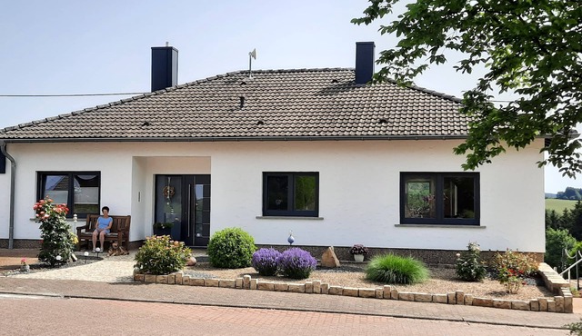 quietly located apartment, 3 km from barrier lake Losheim, pets are welcome