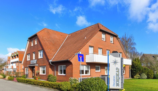 Quietly located yet central apartment directly on the North Sea coast.