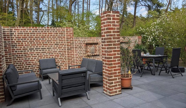 Quietly situated holiday house with a cosy terrace and a grill