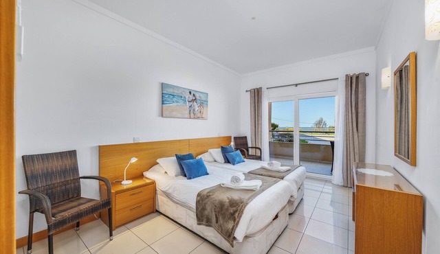 Quinta da Barracuda Sunny 1-bed Apartment with Pool and Sea View