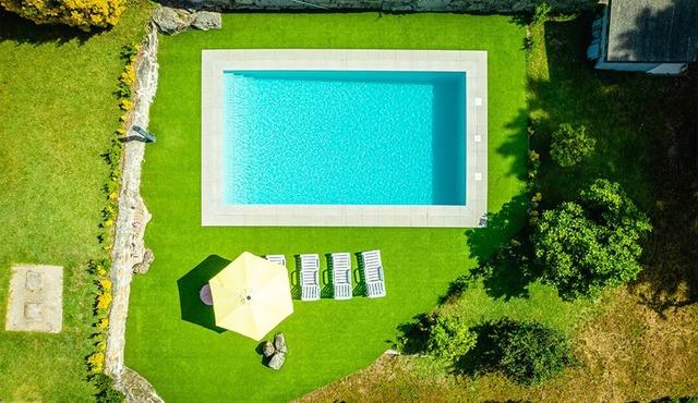 Quinta with pool and garden in Vinho Verde region