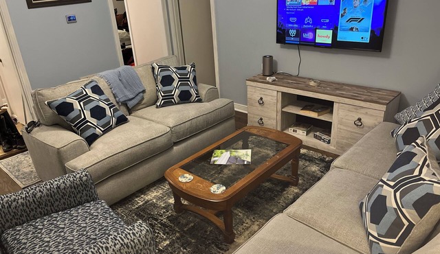 Quintessential cottage walking distance to Oaklawn and minutes from downtown