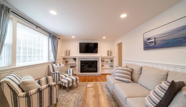 Quintessential Renovated Dennisport Cottage - Walk to the beach!