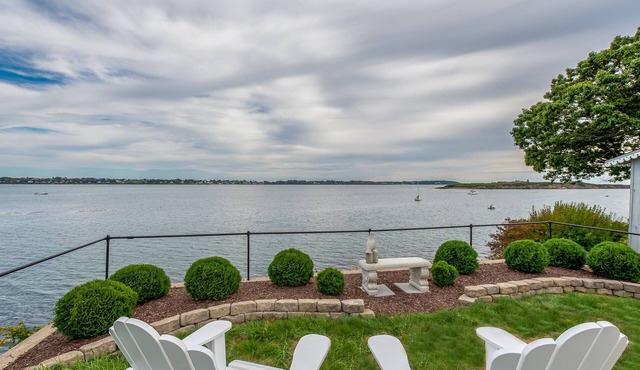 Quintessential seaside cottage in beautiful Pott's Point