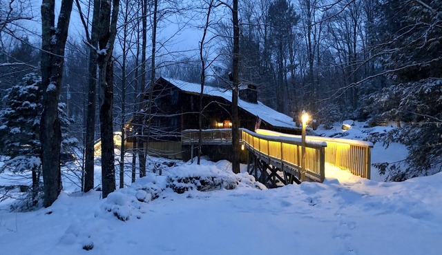 Quintessential Vermont Cabin - 4 fireplaces, hot tub, and fire pit