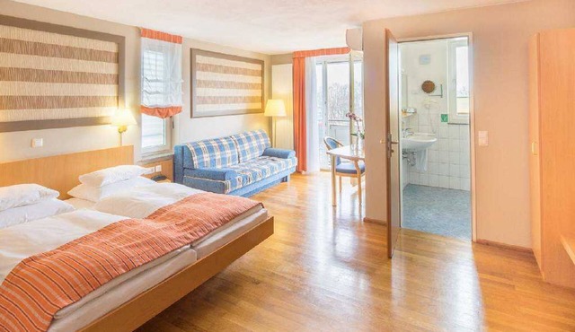 Quintuple room with toilet and shower - Hotel Classic