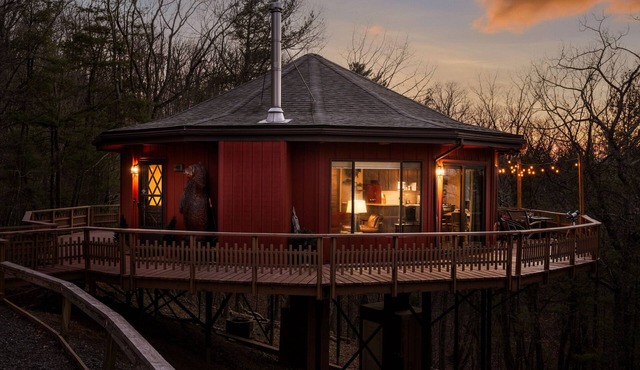 Quirky & Peaceful Yurt Treehouse w/360 views/Hike/Golf/Lake Laura