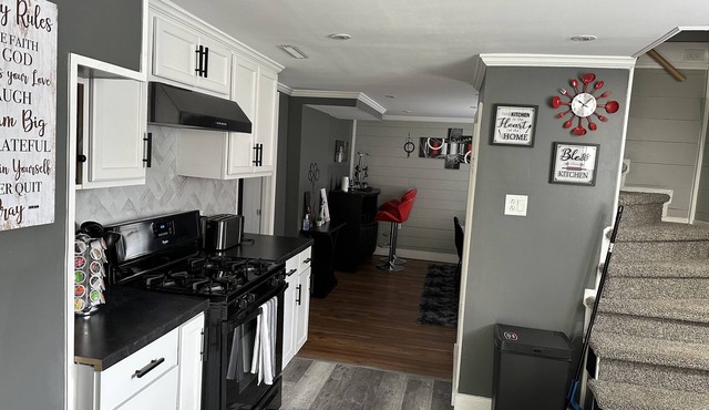 Quite and Peaceful Modern Home Away From Home in the Mountain State!!!!