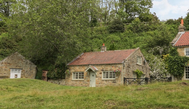 QUOITS COTTAGE, family friendly, luxury holiday cottage in Goathland