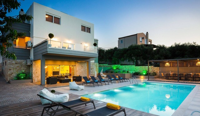 R 1222 Sofronio’s Villa Aelia With Swimming pool, Grill area & Garden View