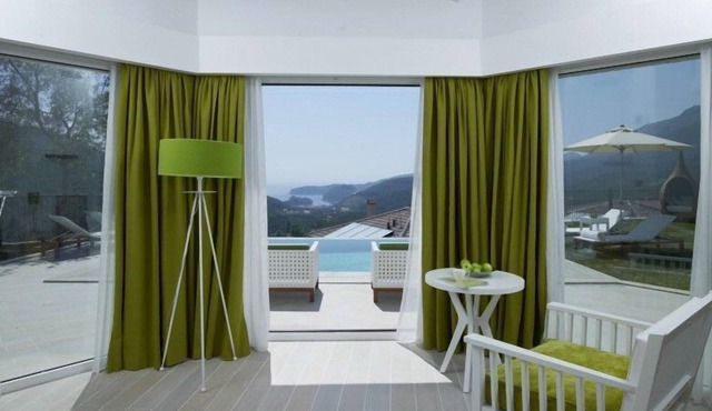R 856 Villa with Pool, Sea and Mountain Views - Breakfast Included