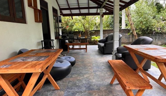 R BackPacker Hostel