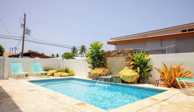 R&V Combate Beach House 1 with Pool