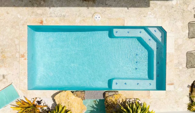 R&V Combate Beach House, 2nd Floor with Pool