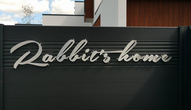 Rabbits Home- Riverside, Separate courtyard, New 1-bedroom