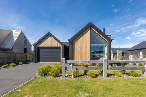 Racecourse Retreat 3 Bedrooms 3 Ensuites!