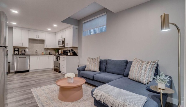 Rachel - Spacious home in Central 6 bdrm,4.5 bath