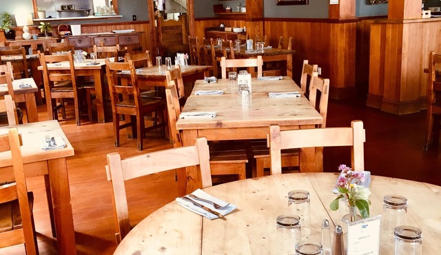 Raglan Harbour View Hotel