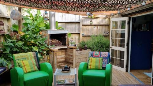 Raglan West Retro Beach Vibe Accommodation