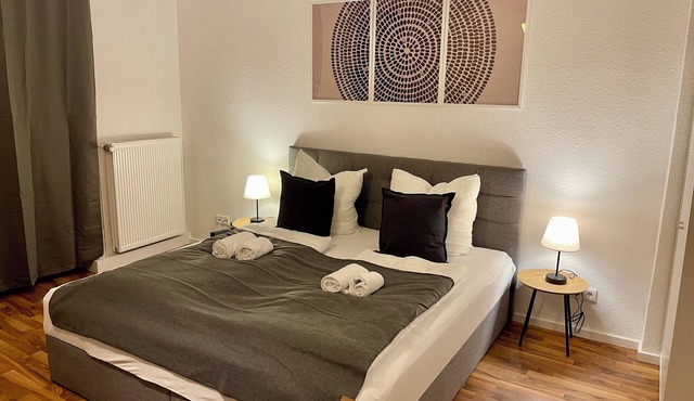 Raha - Premium Ferienwohnung - Garten - Mercedes und Marien KH -vollausstattung