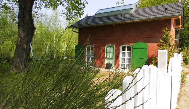 Railroad cottage with shower, bath and WC - Droyßig station - Overnight stay in the monument