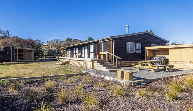 Railside Chalet - Raurimu Holiday Home