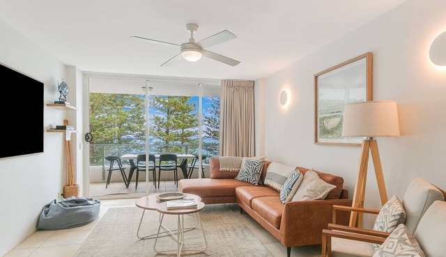 Rainbow Pacific Unit 20- Lovely Beachfront unit in Rainbow Bay Coolangatta with Wi-Fi Included
