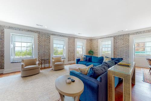 Rainbow Row Pied-A-Terre